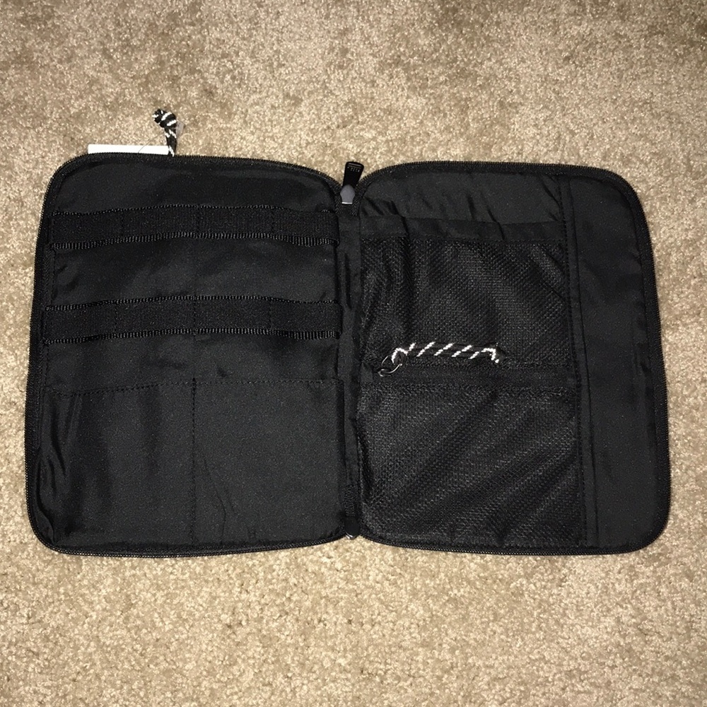 Fossil Tech Organizer - Picture 5 of 8